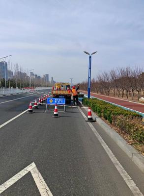市政养护中心精心维养市政设施，筑牢群众安全出行防线